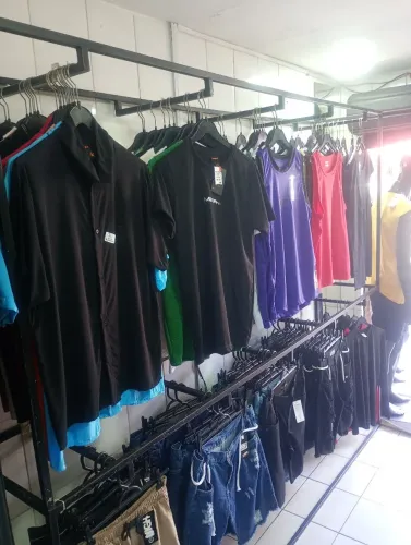 Estante Expositor Metalon Roupas - 10 araras +400 peças