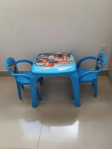 Mesa infantil com cadeiras