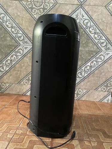 Venda-se caixa de som Philco com defeito 