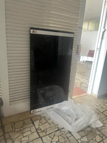 Smart TV Samsung 60" 4K AU7700 (Tela Quebrada) - Com Caixa / Para Peças