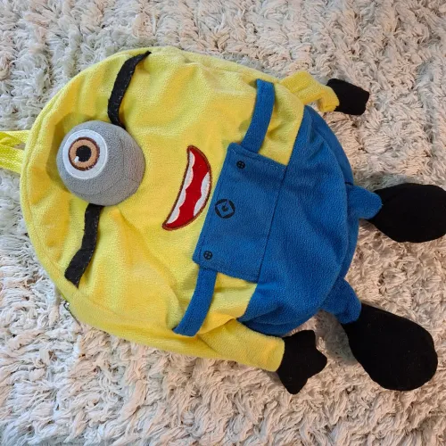 Mochila de Pelúcia do Minions em Ótimo Estado 