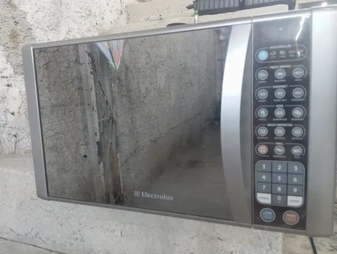 Microondas Eletrolux inox espelhado 