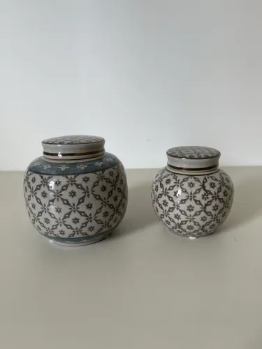 Dois vasos em cerâmica - decoração