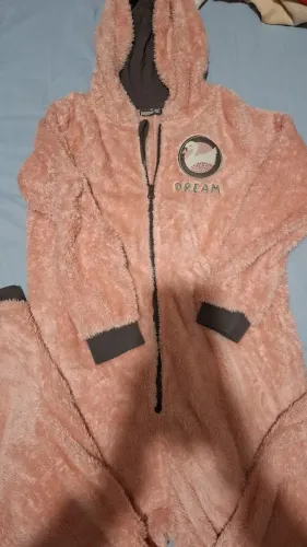 Temos muitas roupas de menina até 7 anos algumas novas