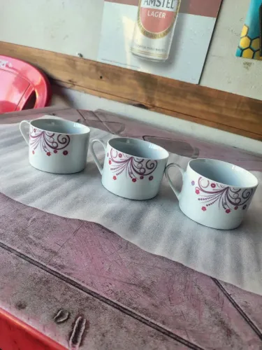 Trio xícaras antigas de porcelana riserva