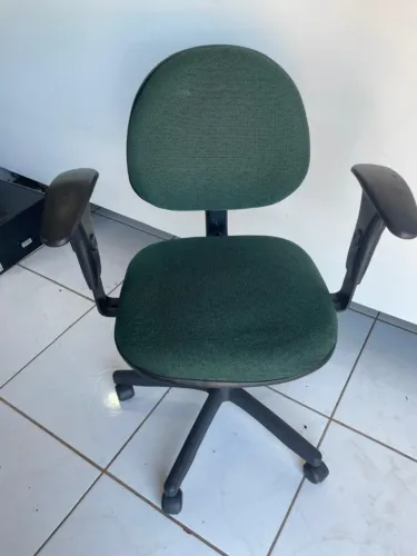Cadeira de Escritório secretaria/executiva Giratória/apoio de braço/encosto regulavel verd