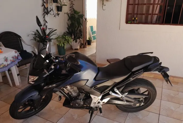 CB twister 300 ABS.