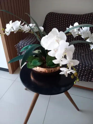 Arranjo de orquídeas artificiais