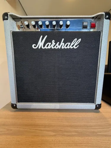 Marshall Studio Jubilee 2525C Silver Jubilee Valvulado 20W