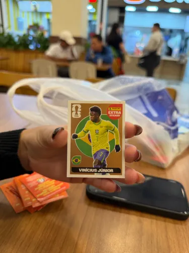 Figurinha Legend VINICIUS JUNIOR OURO ?