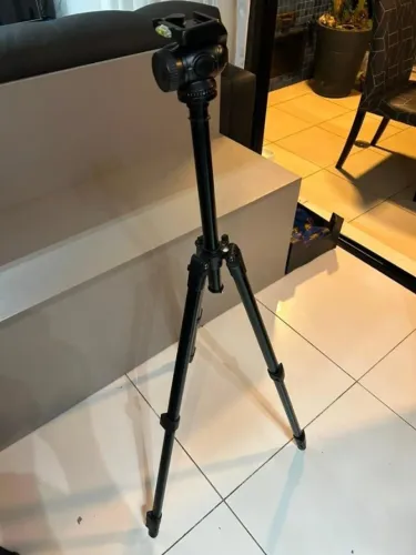 Tripé Profissional Weifeng WF-6734 para Câmera e Filmadora - Excelente Estado