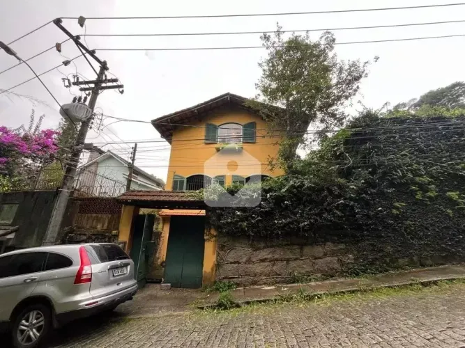 Casa para venda com 4 quartos, 400m² - Centro - Petrópolis/RJ