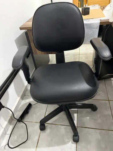 Cadeira de escritório executiva preta