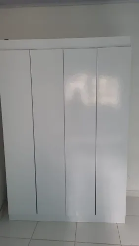 Vendo armário 4 portas pouco usado