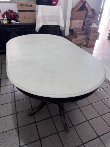 Mesa em mármore