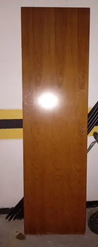 Vendo porta .semi nova