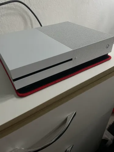Xbox One S 1TB - Em Perfeito Estado (Pronto para Jogar!)