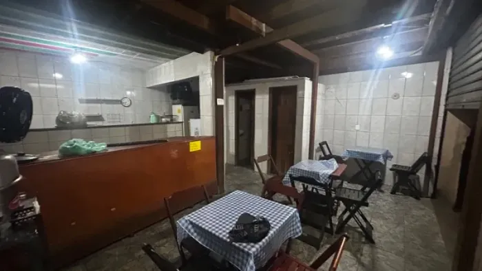 Loja Comercial de Alto Padrão para Locação em Petrópolis-RJ, Bairro Cascatinha: 1 Sala, 2