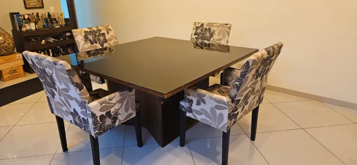 Mesa quadrada 8 lugares