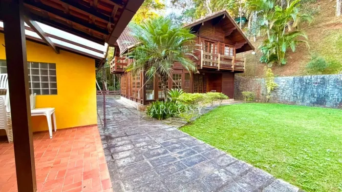 Casa com 5 dormitórios para alugar, 382 m² por R$ 9.042/mês - Itaipava - Petrópolis/RJ