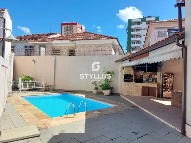 Casa de Condomínio Espaçosa com Piscina e 5 Vagas em Lins de Vasconcelos! RO01X