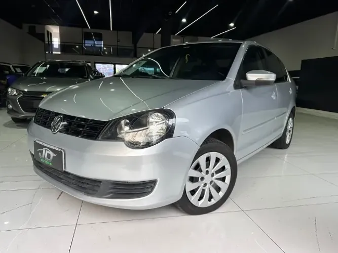 Volkswagen Polo Sedan 1.6 MI Total Flex 8V 4P 2014