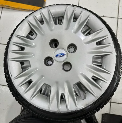 Jg roda Ferro Original Ford Aro 15 4x108 com pneus