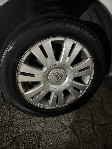 Vendo jogo com 4 rodas de liga leve original do modelo C3 2011 GLX 1.4  Flex 