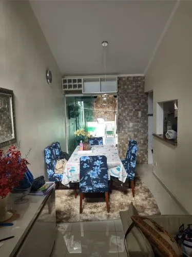 Casa em condomínio fechado com 03 dorms