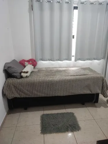 Vendo cama box solteiro+ auxiliar com molas + 2 colchoes de solteiro densidade D33