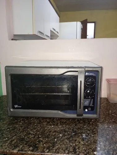Forno elétrico esquenta bastante só no 320 ele assa grtina aquece ele faz bolo pizza torta