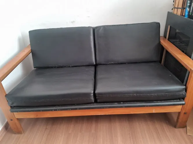 Sofá 2 pessoas de couro