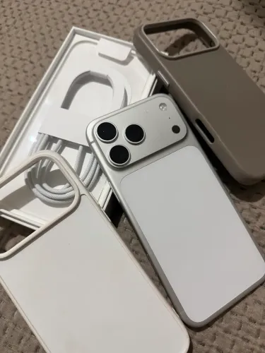 17 pro max silve novo