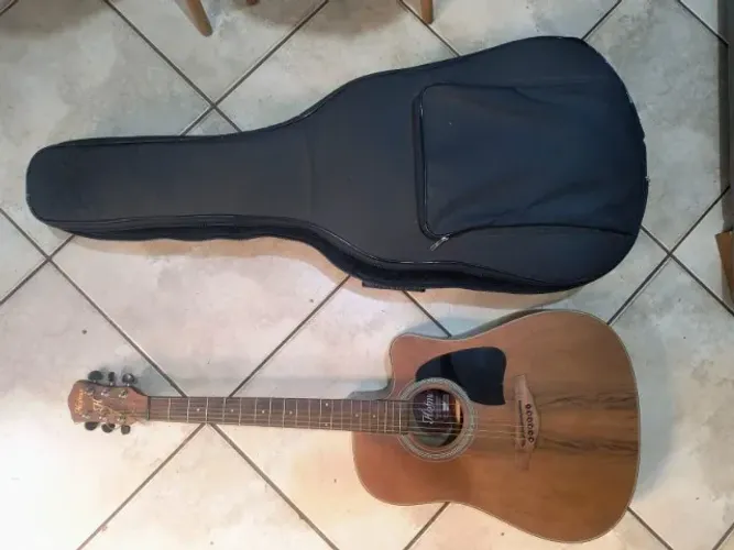 Violão Folk Hofma 250 em ótimo estado com capa de luxo