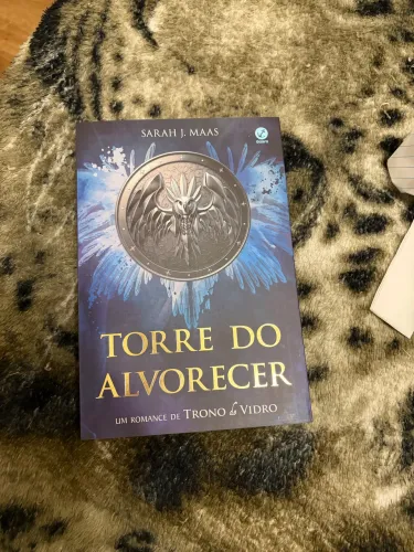 Livro saga trono de vidro torre do alvorecer sarah j maas capa antiga
