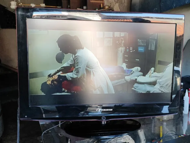 Televisão buster com o dvd