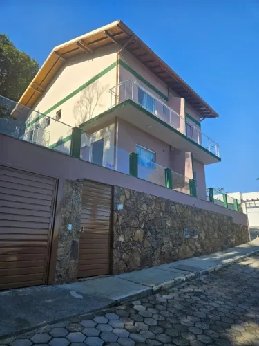 Casa geminada, com duas suítes, localizada no Sul da Ilha, Rio Tavares -Florianópolis