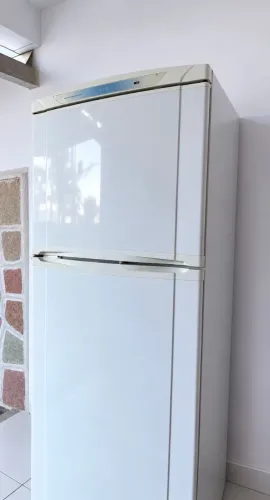 Geladeira 470L Continental