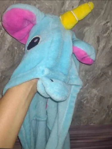 macacão de unicórnio tamanho p para dormir ou  para fantasias 