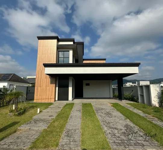 Casa para Locação em Camboriú, Santa Regina, 4 dormitórios, 1 suíte, 3 banheiros, 4 vagas