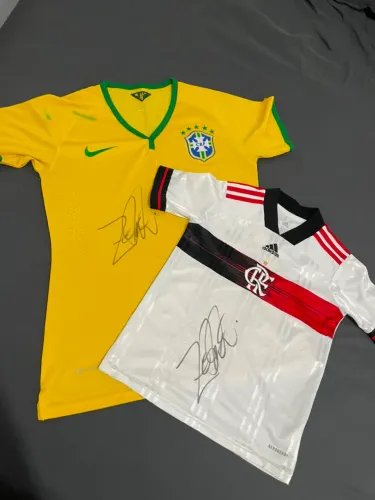 2 camisas autografadas pelo Zé Roberto - Flamengo (10 anos - infantil), Brasil (G)