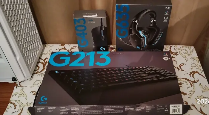 Kit LOGITECH Periféricos Gamer / Teclado / Fone DtsX 7.1 áudio programável / Mouse Hero 