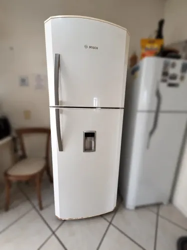 Geladeira Bosch Duplex com Dispenser - 220V