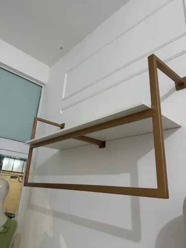 Prateleira de ferro com mdf
