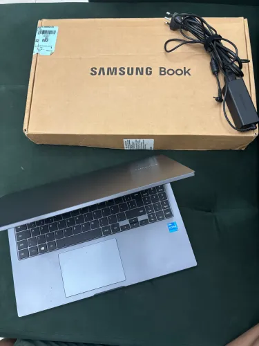 Notebook Samsung Book (NP550XDA-KF1BR)