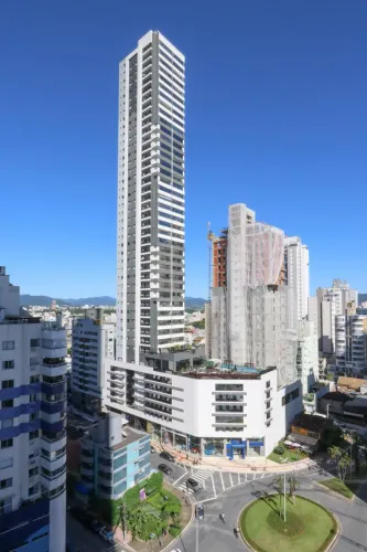 Apartamento - 4 dormitórios - 4 Suítes - localizado em Balneário Camboriú / Centro REF: DW
