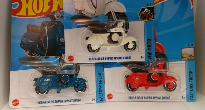 Trio de Motos Hot Wheels Vespa 90 SS Super Sprint (1966) - 3 Cores
