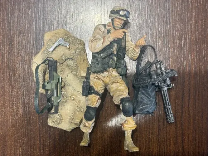 MCFARLANE SOLDIER DESERT INFANTARY 2005 CONFORME A IMAGEM