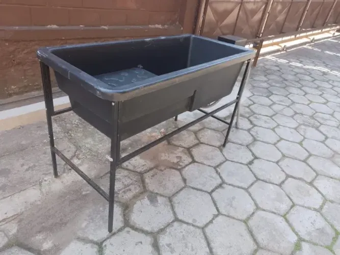 Banheira Grande com Degrau e Suporte de Ferro