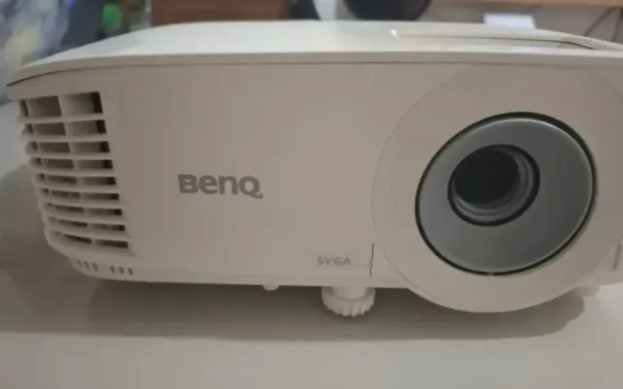 Vendo projetor Benq ms550 + cabos e controle remoto